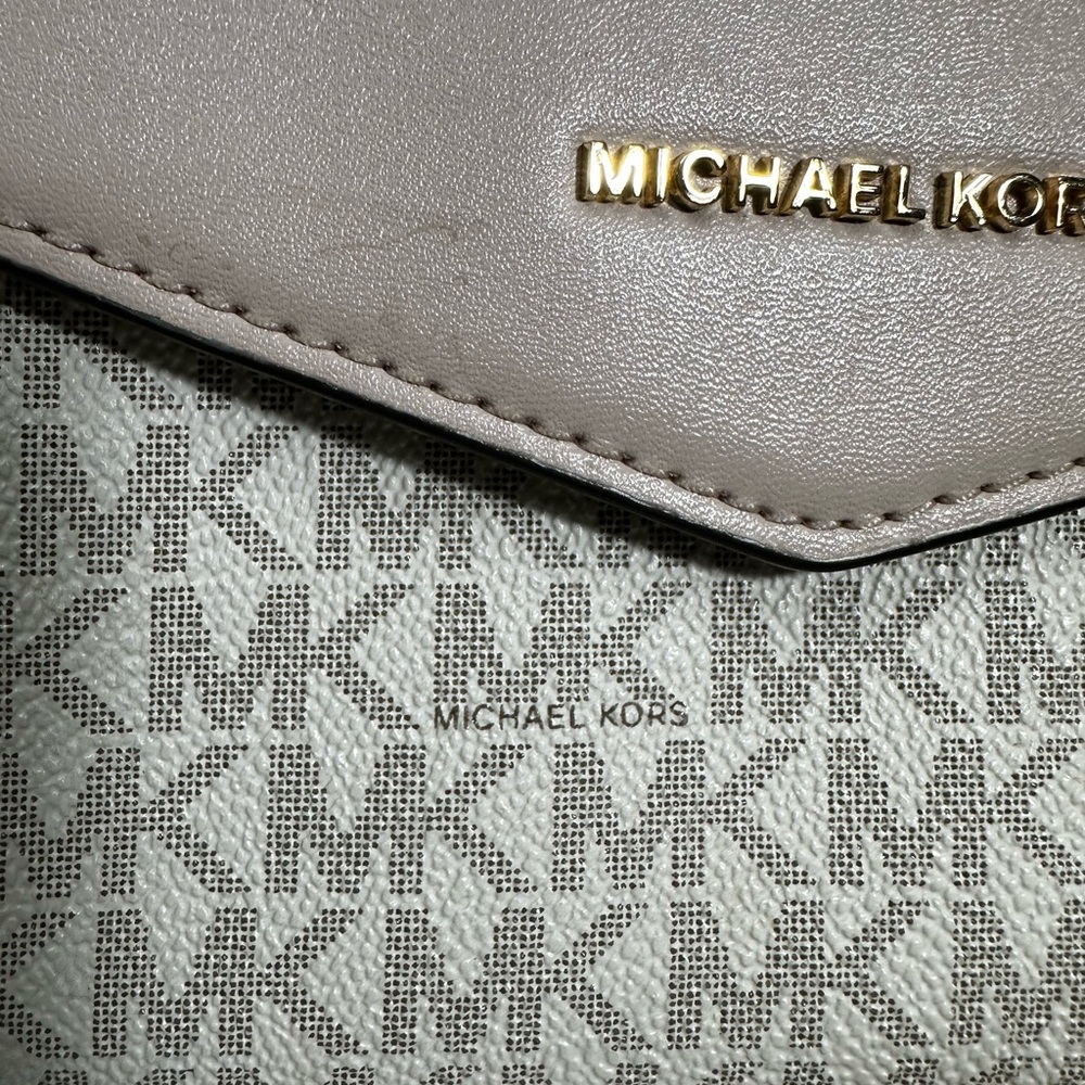 Michael Kors Cream and Tan Crossbody Bag with Gold Hardware - Picture 4 of 9